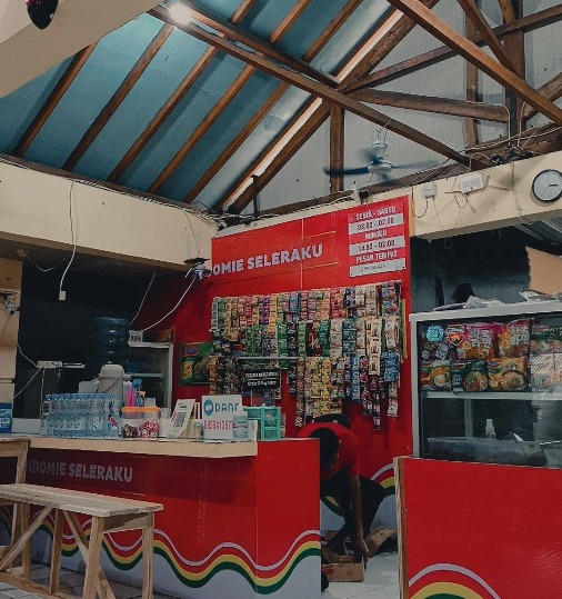 Suasana Warmindo Semabada